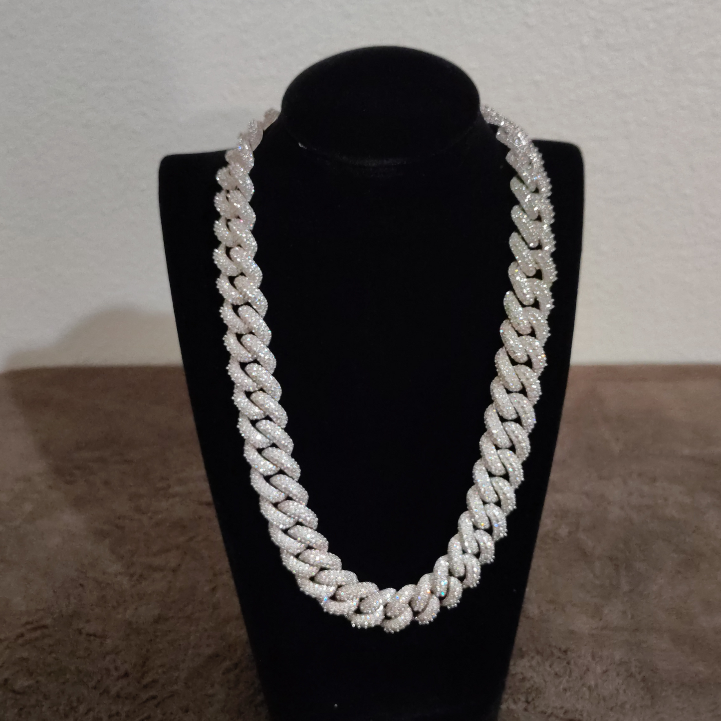 18mm VVS Moissanite Cuban Link Chain – 18K White Gold | Bubble Style | 20"