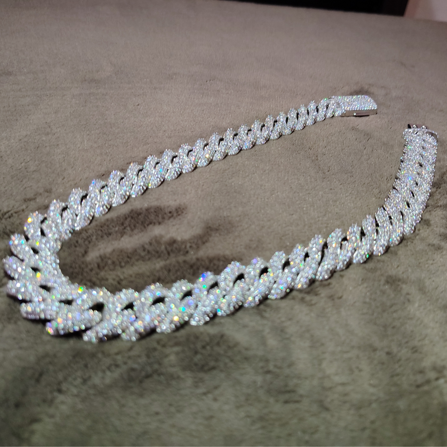 18mm VVS Moissanite Cuban Link Chain – 18K White Gold | Bubble Style | 20"