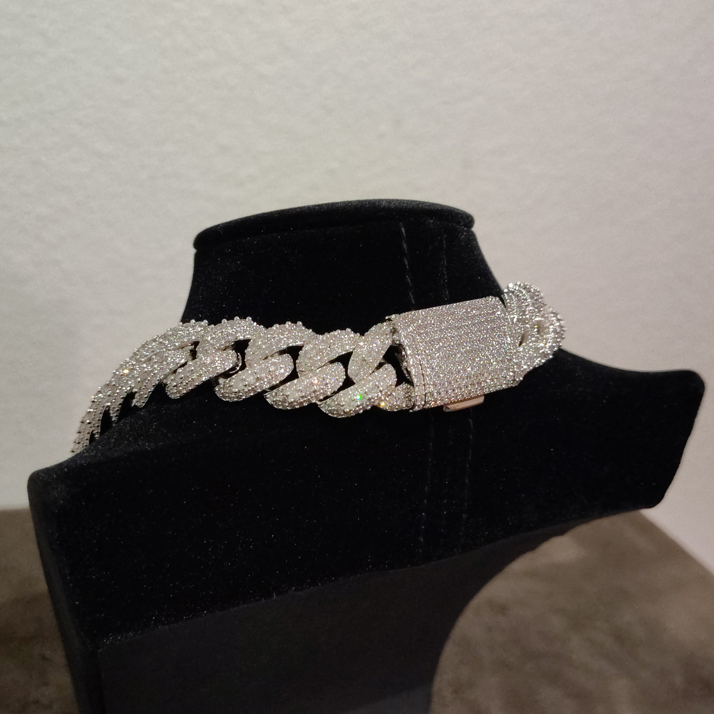 18mm VVS Moissanite Cuban Link Chain – 18K White Gold | Bubble Style | 20"