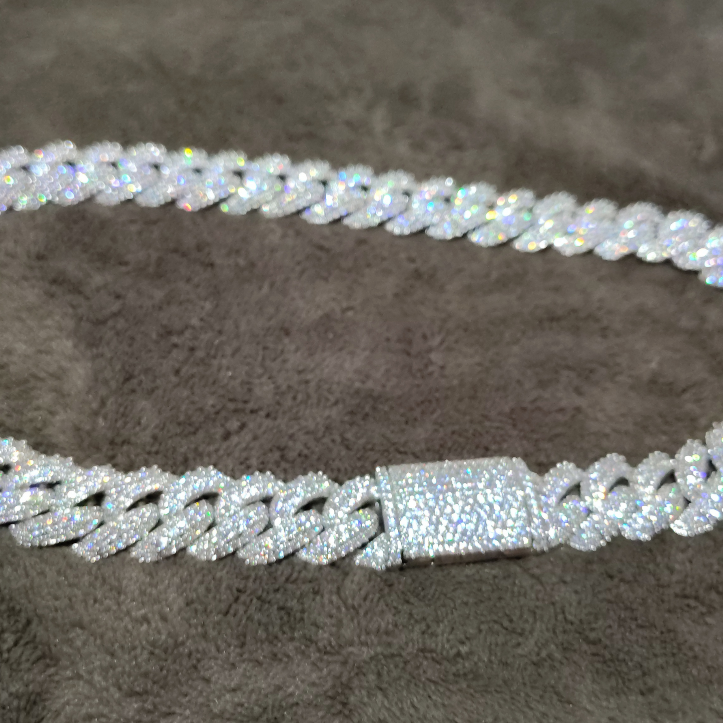 18mm VVS Moissanite Cuban Link Chain – 18K White Gold | Bubble Style | 20"