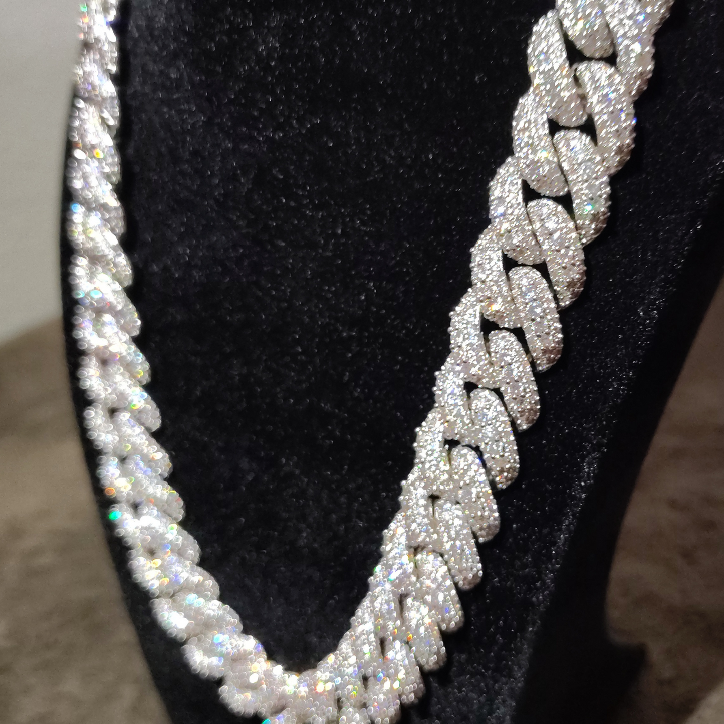 18mm VVS Moissanite Cuban Link Chain – 18K White Gold | Bubble Style | 20"